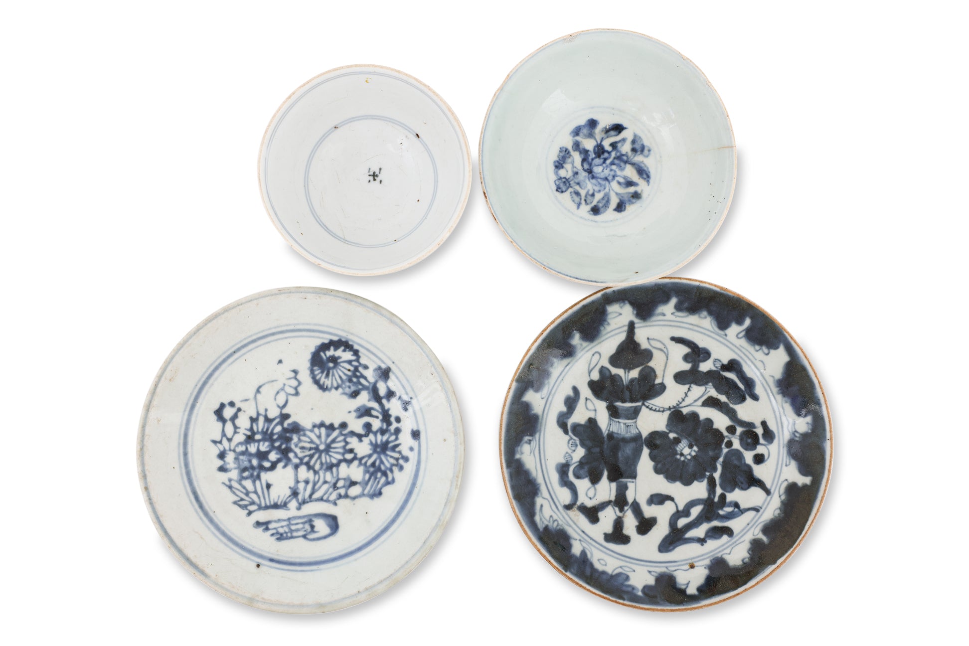 A GROUP OF SIX BLUE AND WHITE PORCELAIN WARES