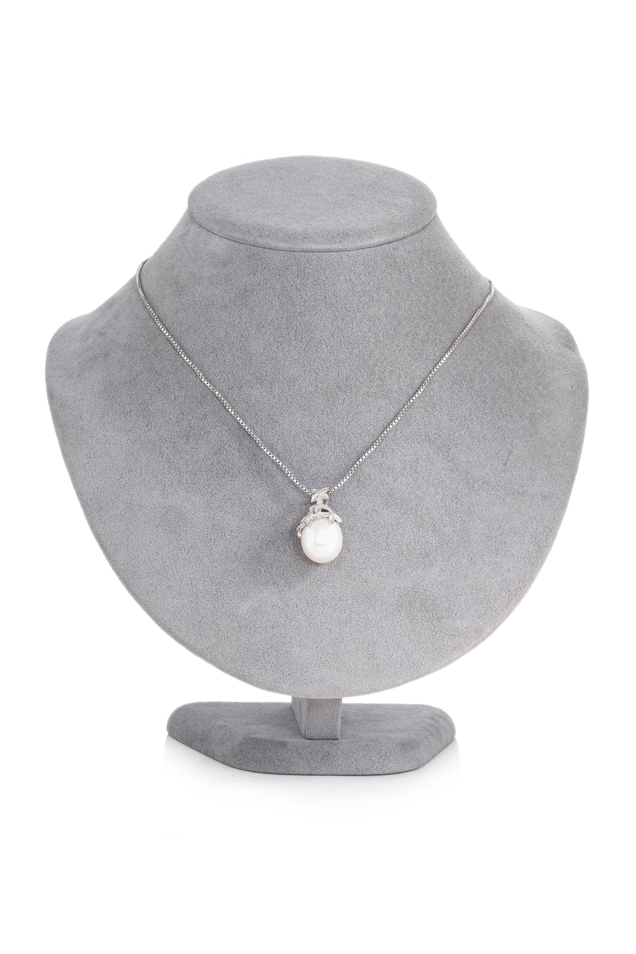 A SOUTH SEA CULTURED PEARL AND DIAMOND PENDANT ON CHAIN