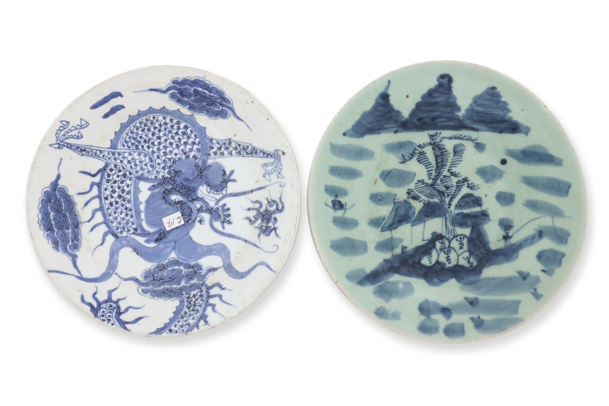 A GROUP OF FIVE BLUE AND WHITE PORCELAIN DISHES