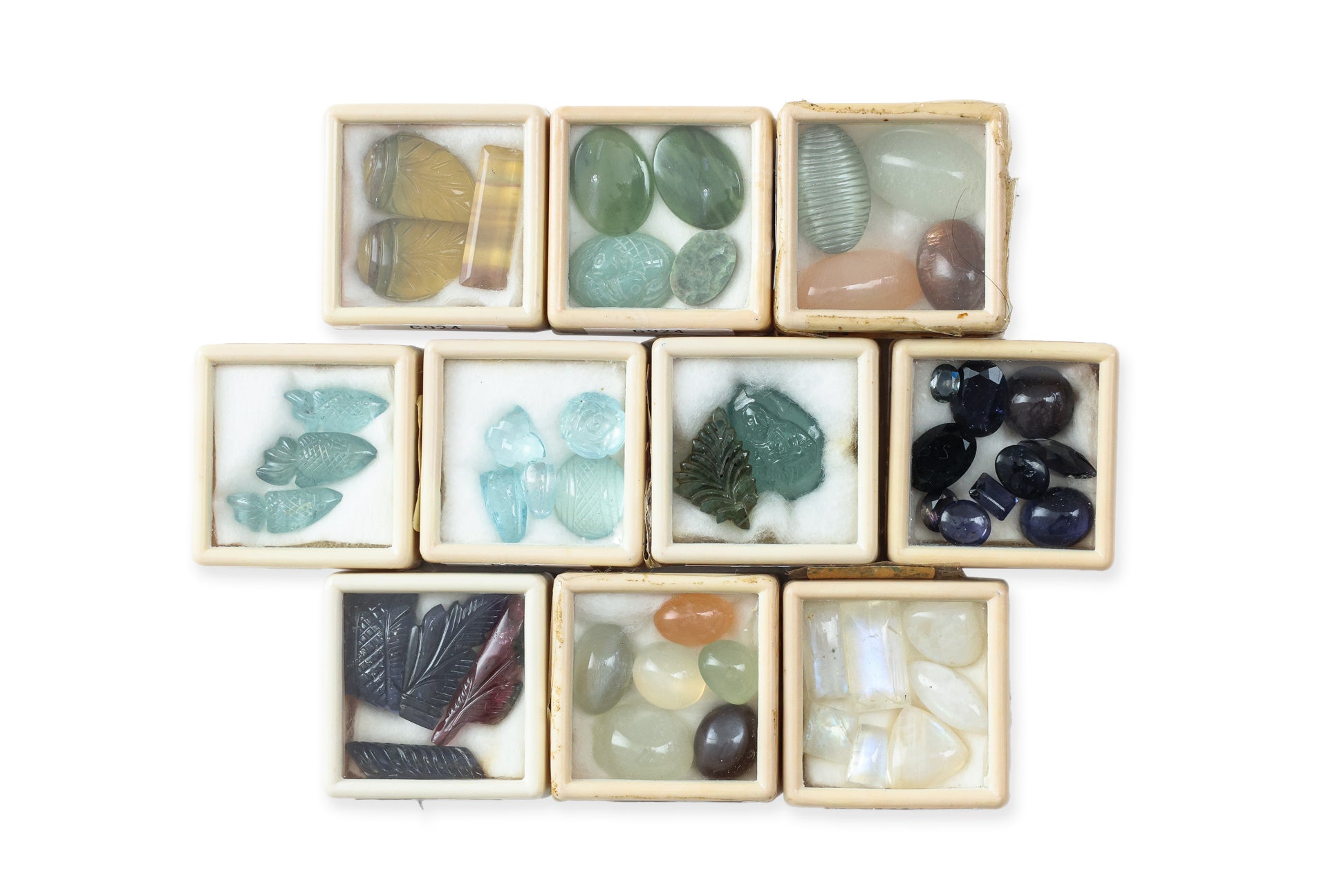 A GROUP OF UNMOUNTED GEMSTONES (48)