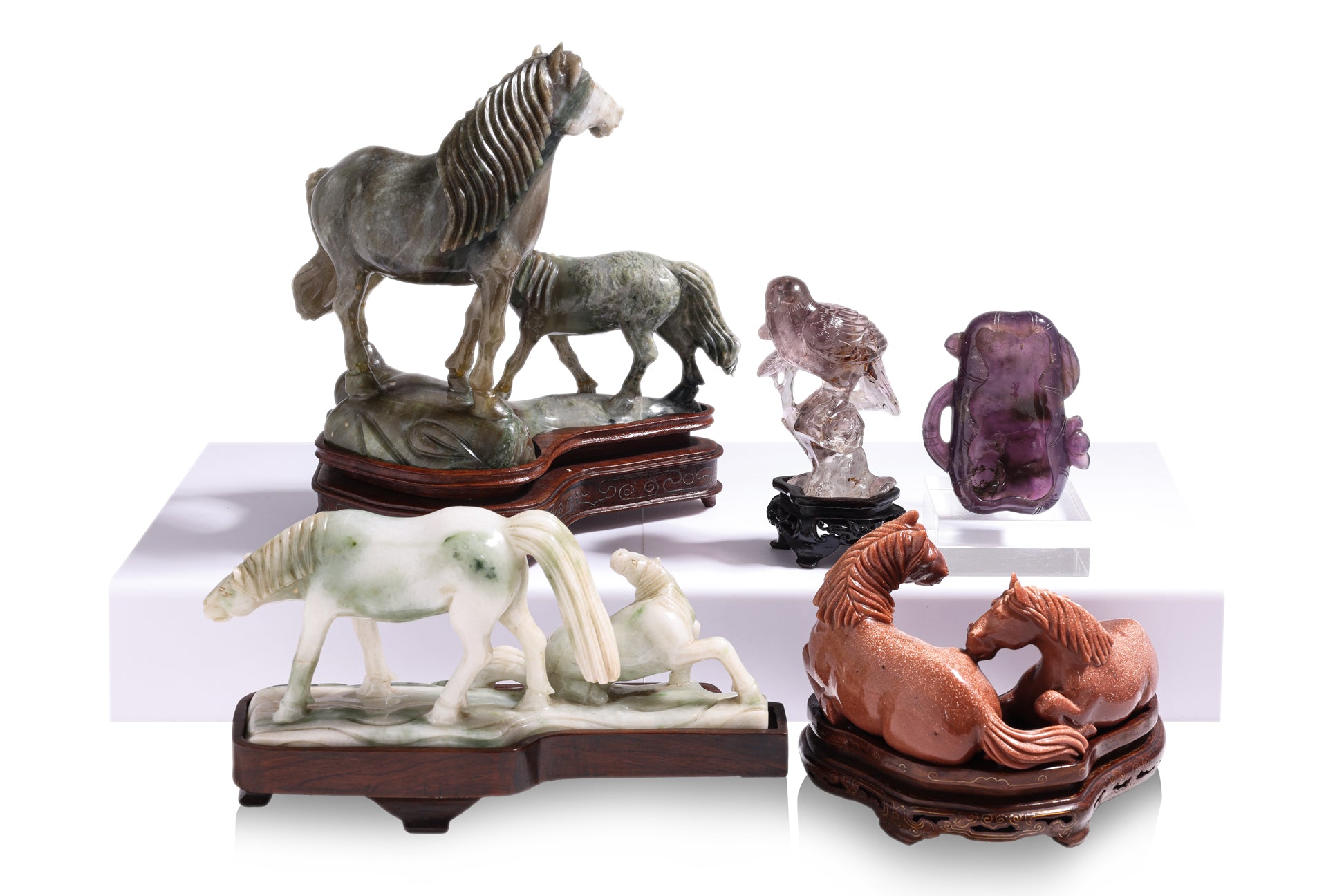 A GROUP OF JADE, GOLDSTONE AND AMETHYST CARVINGS