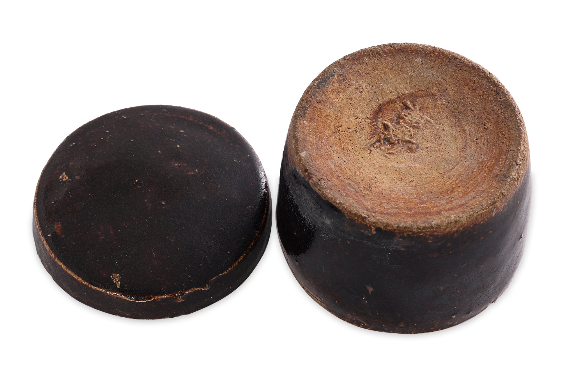 A GROUP OF THREE CIRCULAR BOXES WITH COVERS
