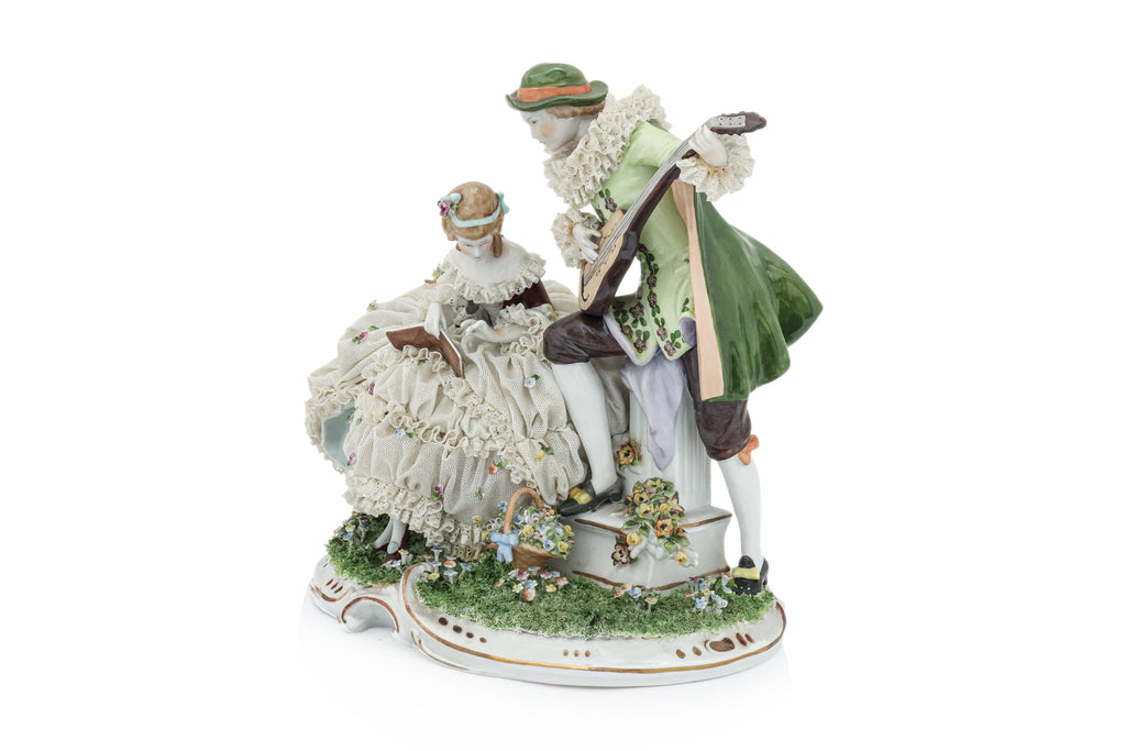 AN UNTERWEISSBACH FIGURAL PORCELAIN GROUP OF A COURTING COUPLE