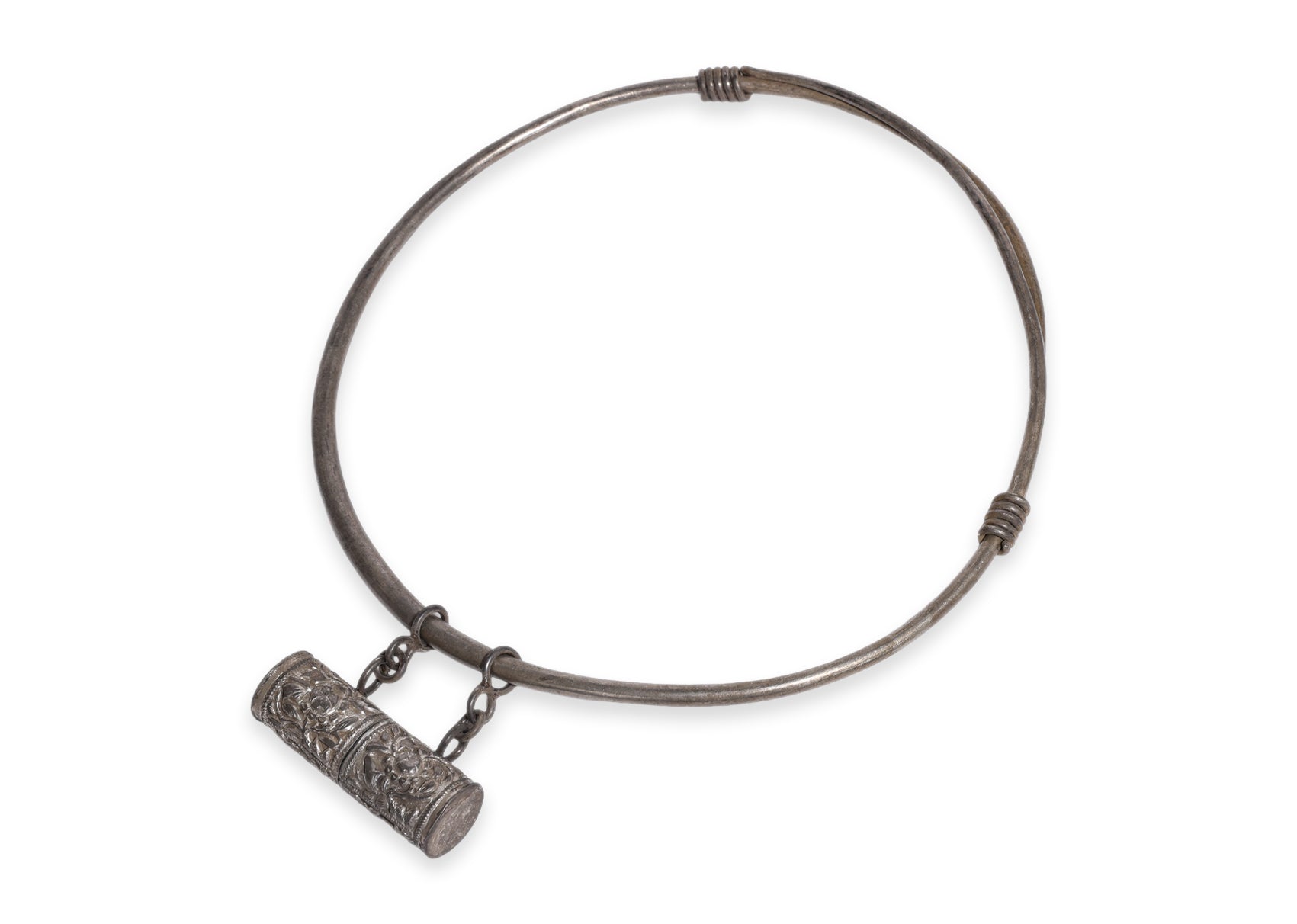 A SILVER TORQUE NECKLACE WITH AN AMULET BOX PENDANT