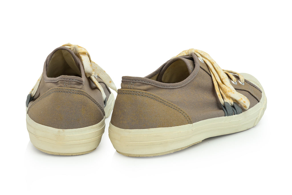 Y'S - A PAIR OF BROWN CANVAS TRAINERS