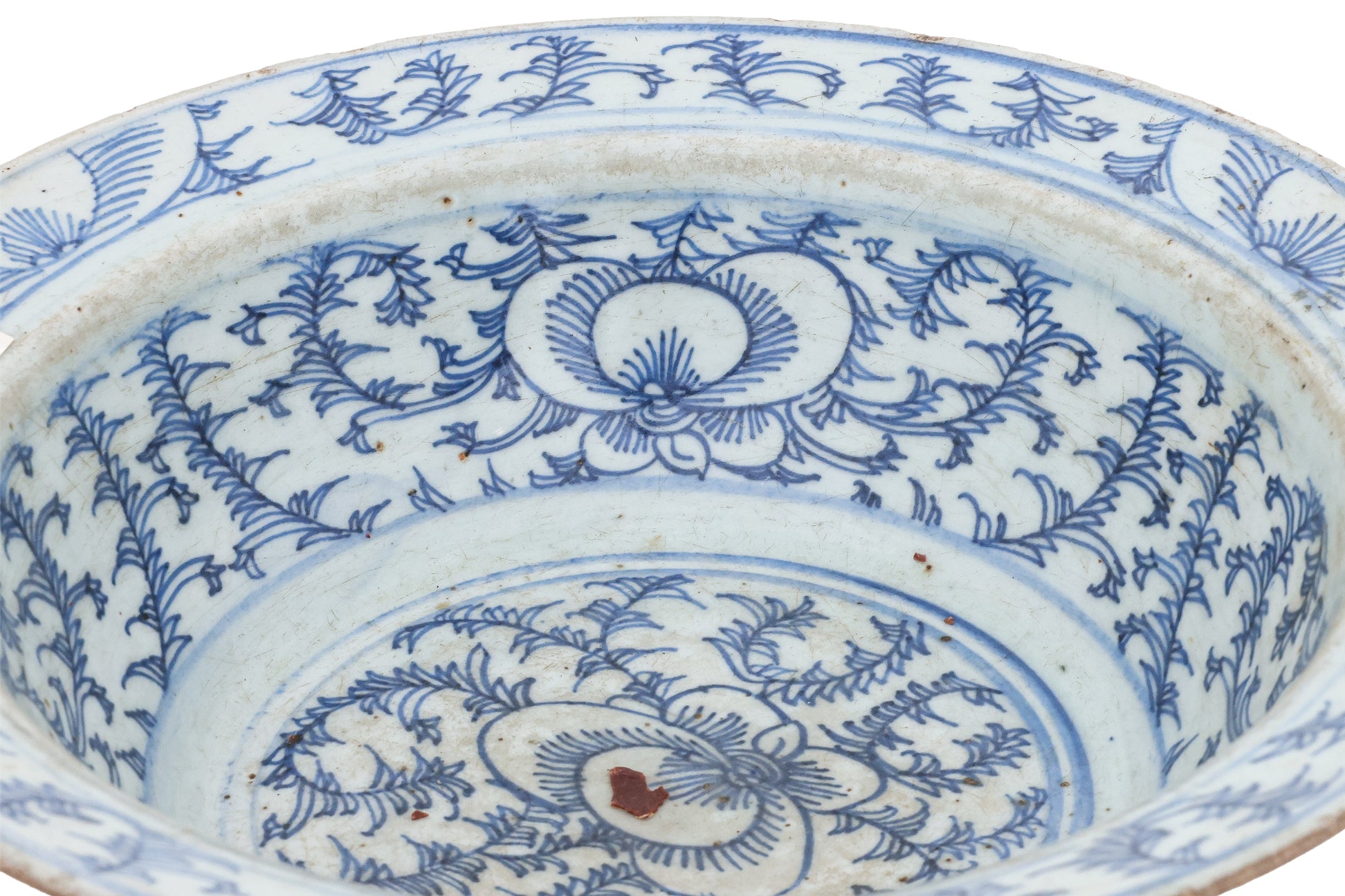 A GROUP OF BLUE AND WHITE PLATES AND A SWEET PEA BOWL
