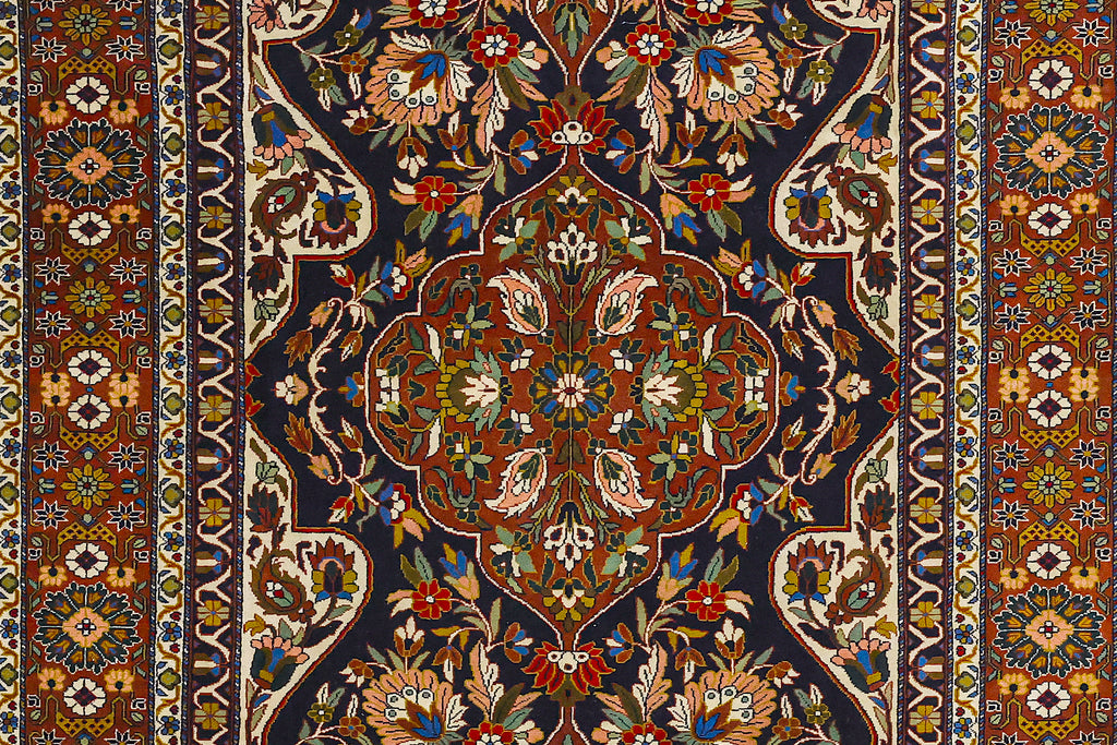 A LARGE MASHAD WOOL CARPET (282 x 198cm)