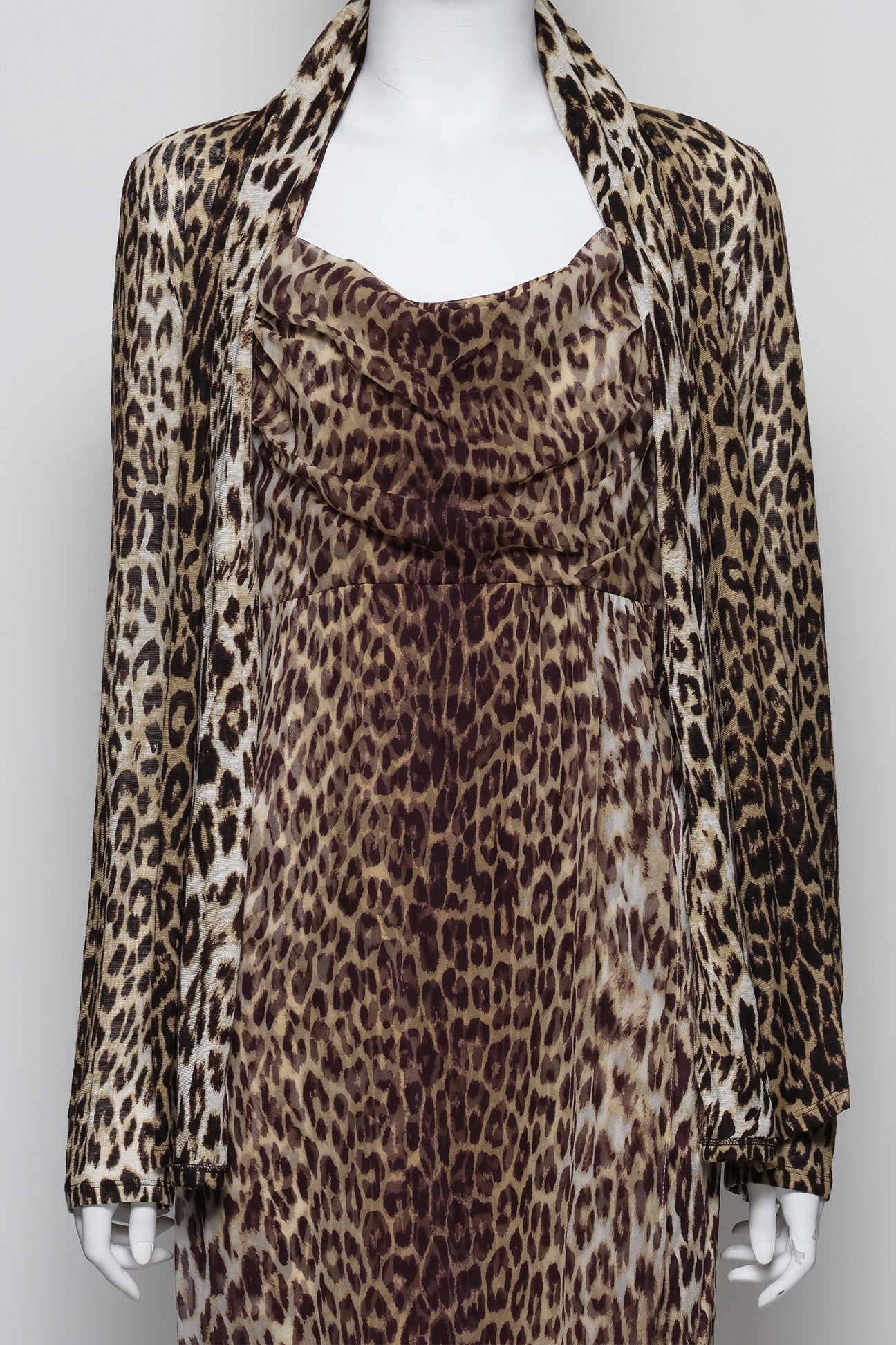 ELIE TAHARI - A LEOPARD PRINT DRESS AND CARDIGAN ENSEMBLE