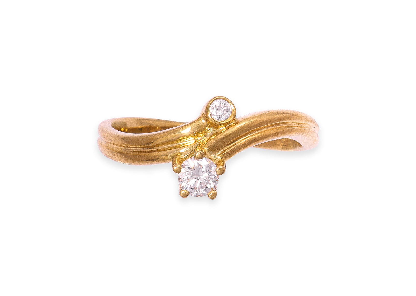 A HIGH KARAT GOLD DIAMOND CROSSOVER RING