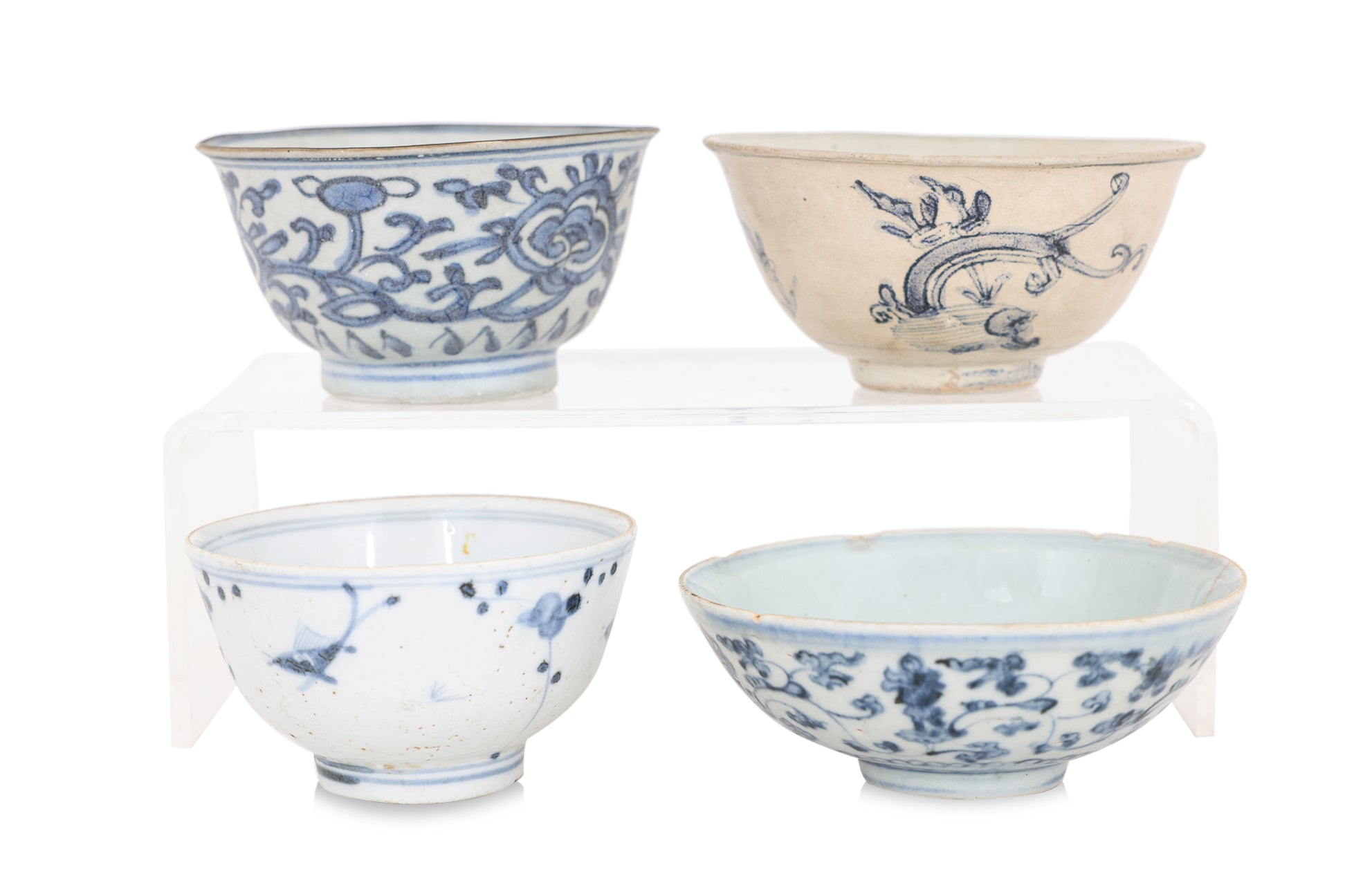 A GROUP OF SIX BLUE AND WHITE PORCELAIN WARES