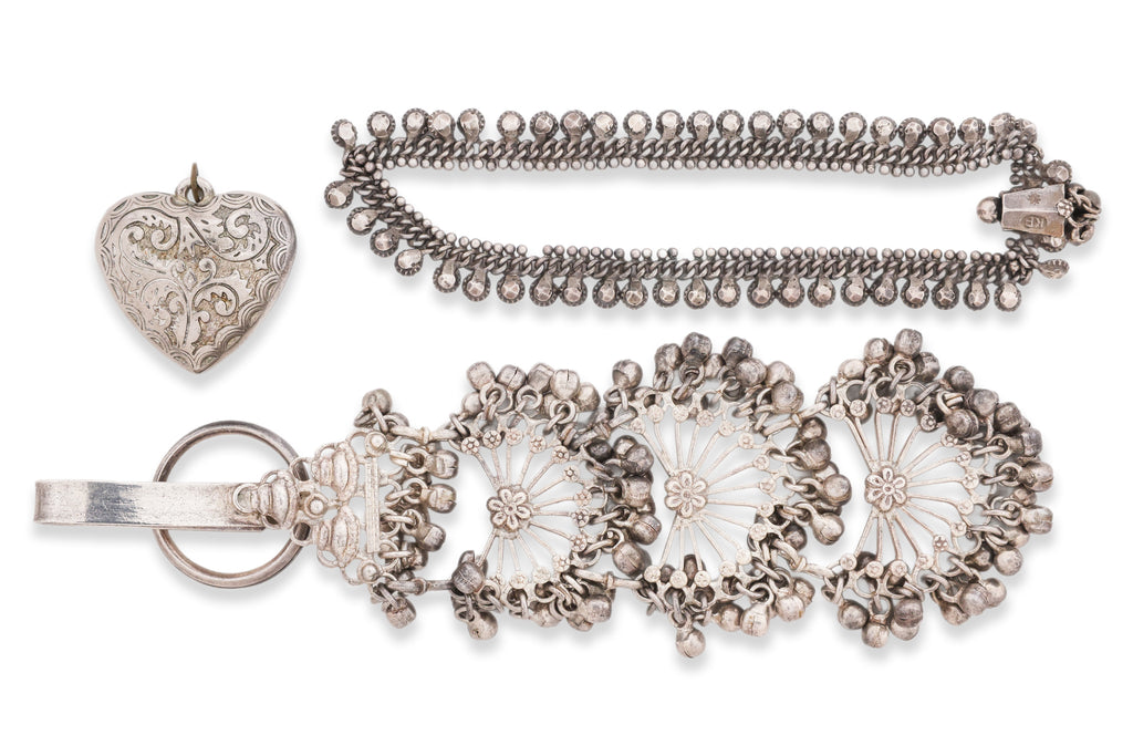 GROUP OF SEVEN JEWELLERY AND RELATED ITEMS