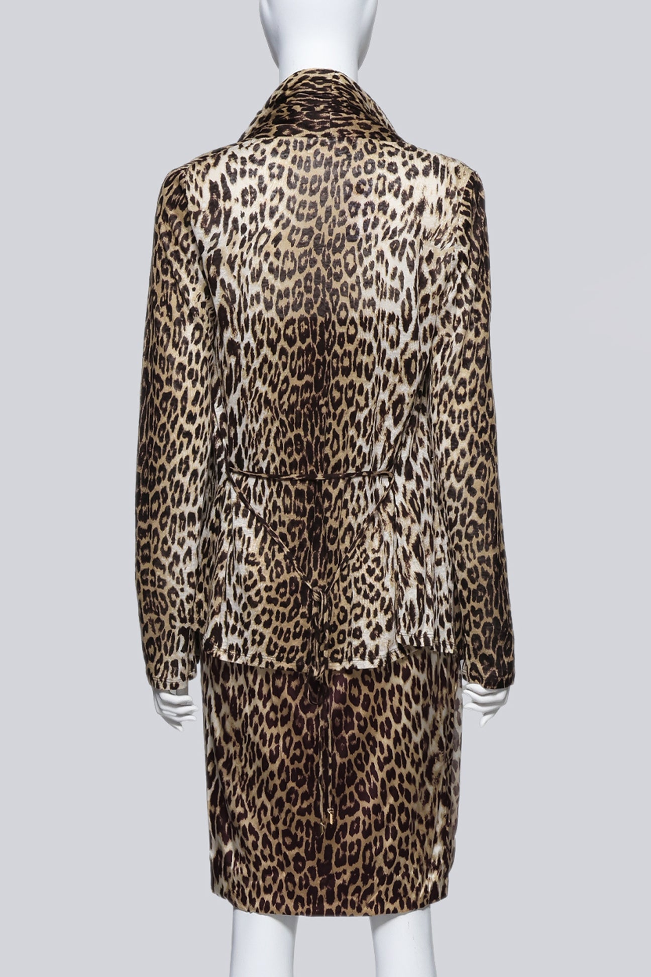 ELIE TAHARI - A LEOPARD PRINT DRESS AND CARDIGAN ENSEMBLE