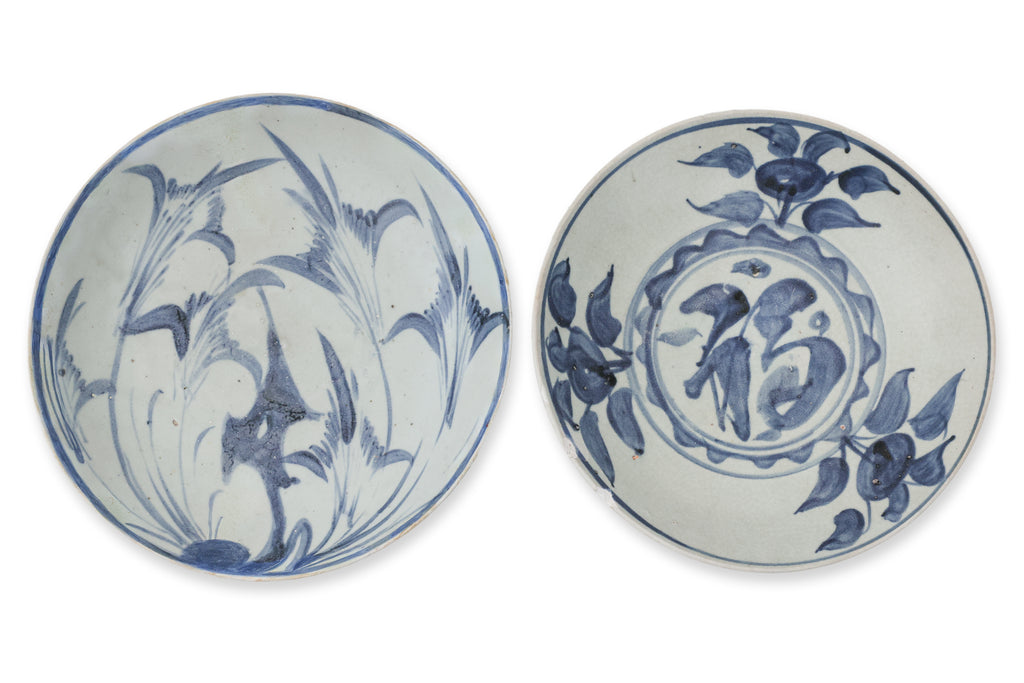 A GROUP OF FOUR BLUE AND WHITE DISHES