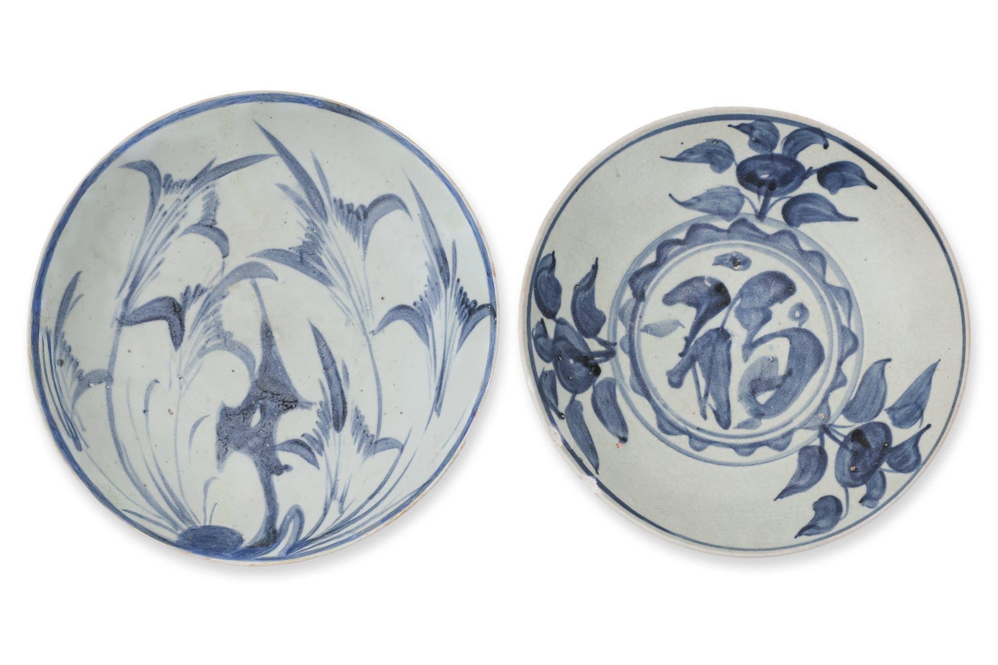 A GROUP OF FOUR BLUE AND WHITE DISHES