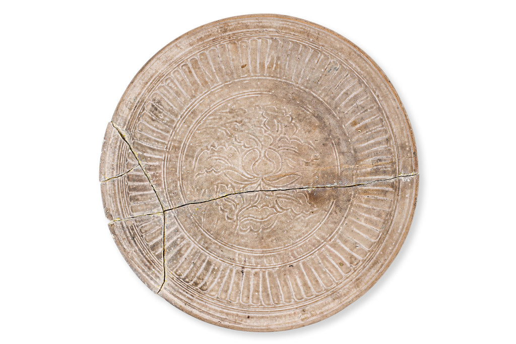 A LARGE VIETNAMESE CARVED AND FLUTED DISH