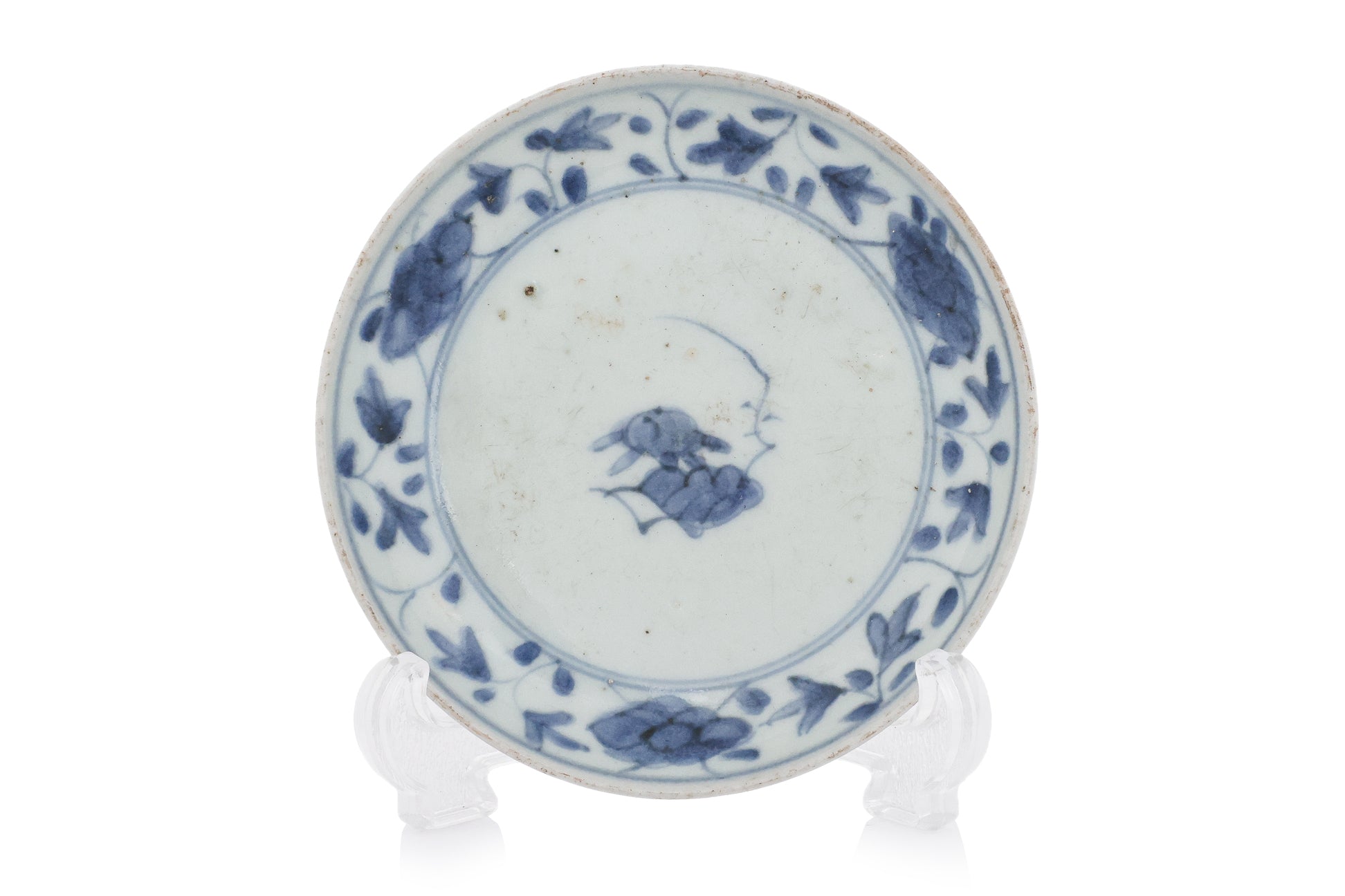 A GROUP OF THREE BLUE AND WHITE PORCELAIN DISHES