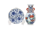 A MINIATURE WUCAI VASE AND A BLUE AND WHITE LOTUS DISH