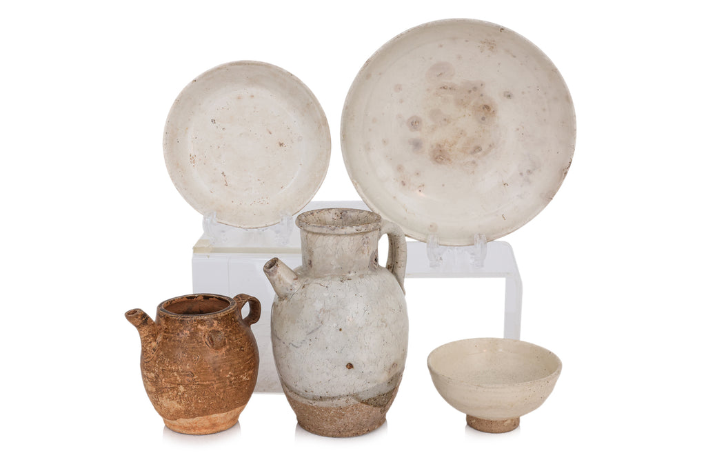 A GROUP OF ASSORTED CERAMIC WARES