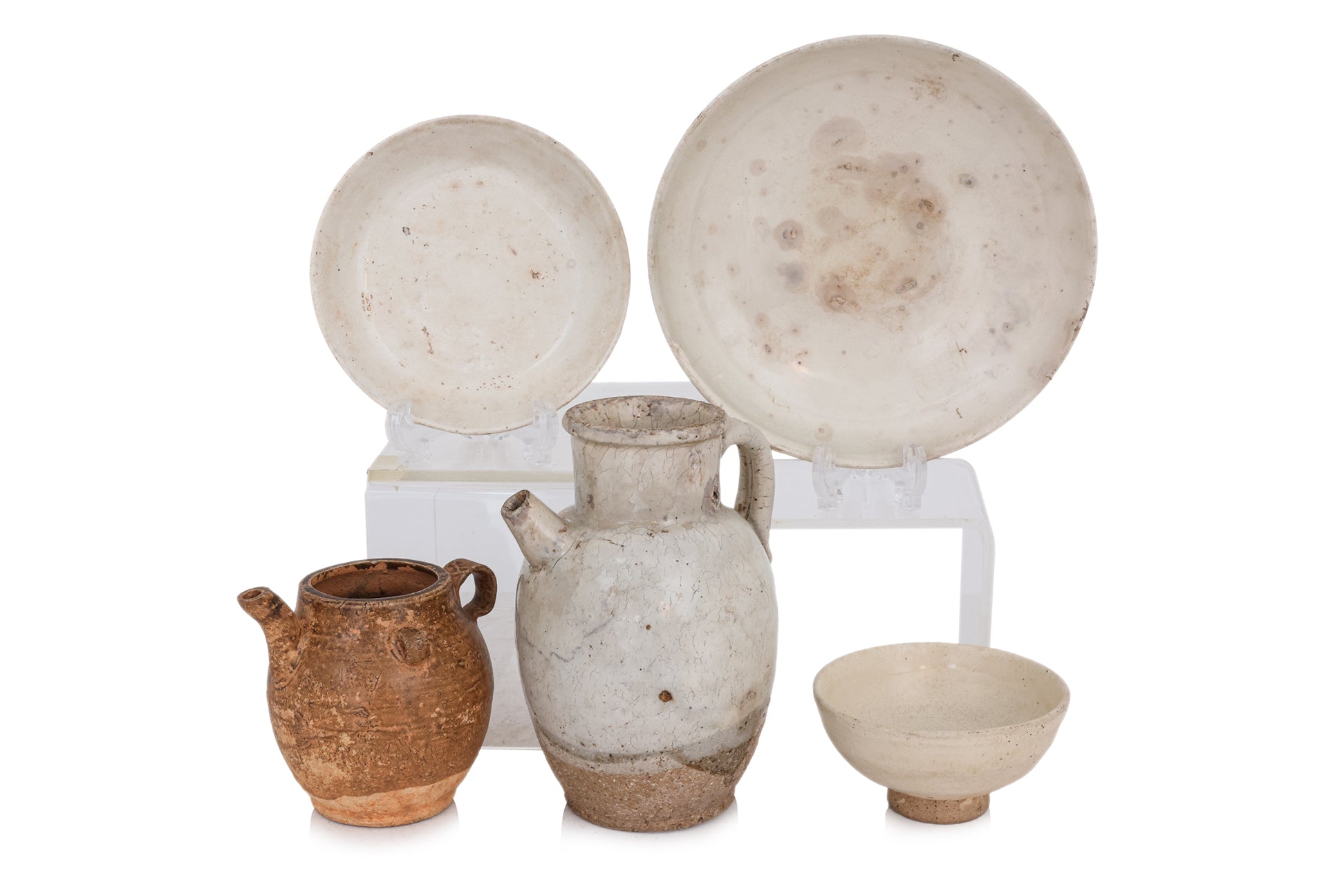 A GROUP OF ASSORTED CERAMIC WARES