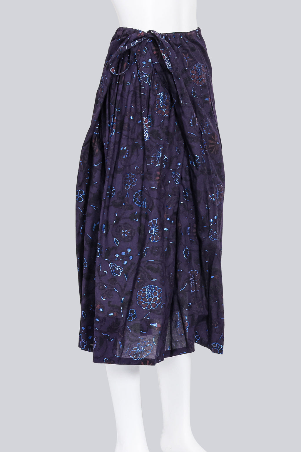 Y'S YOHJI YAMAMOTO - A PURPLE FLORAL WRAP SKIRT WITH BLUE METALLIC PRINT ACCENTS