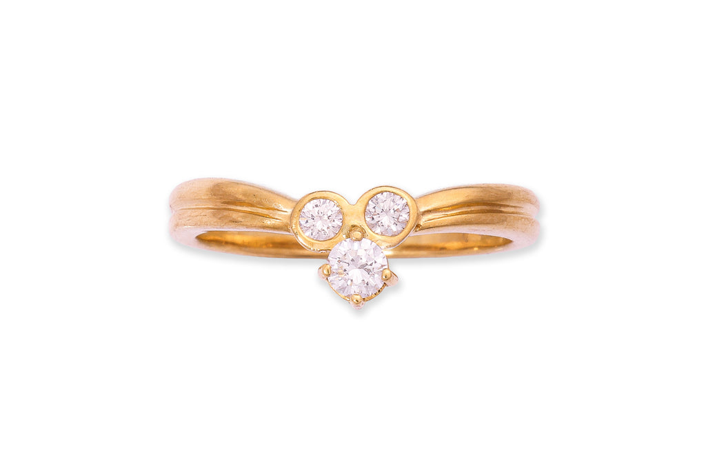 A HIGH KARAT GOLD DIAMOND RING