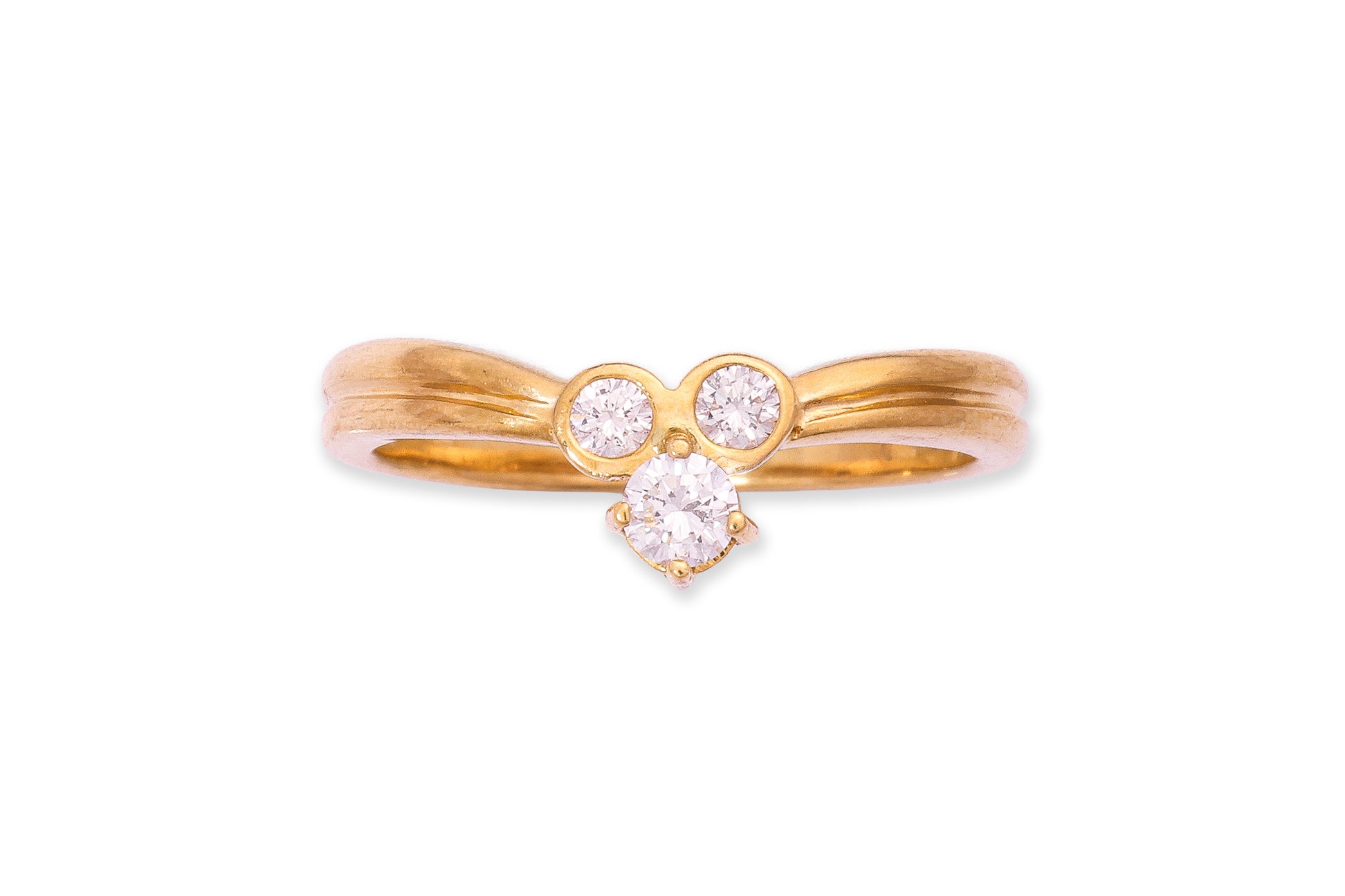 A HIGH KARAT GOLD DIAMOND RING