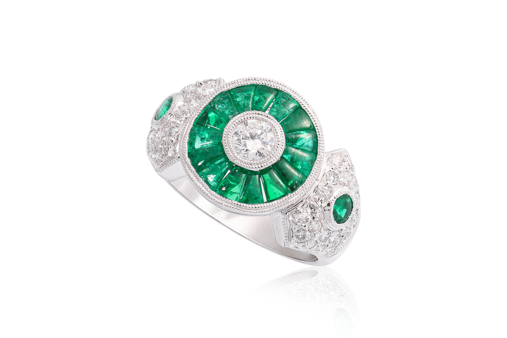 A DIAMOND AND EMERALD RING