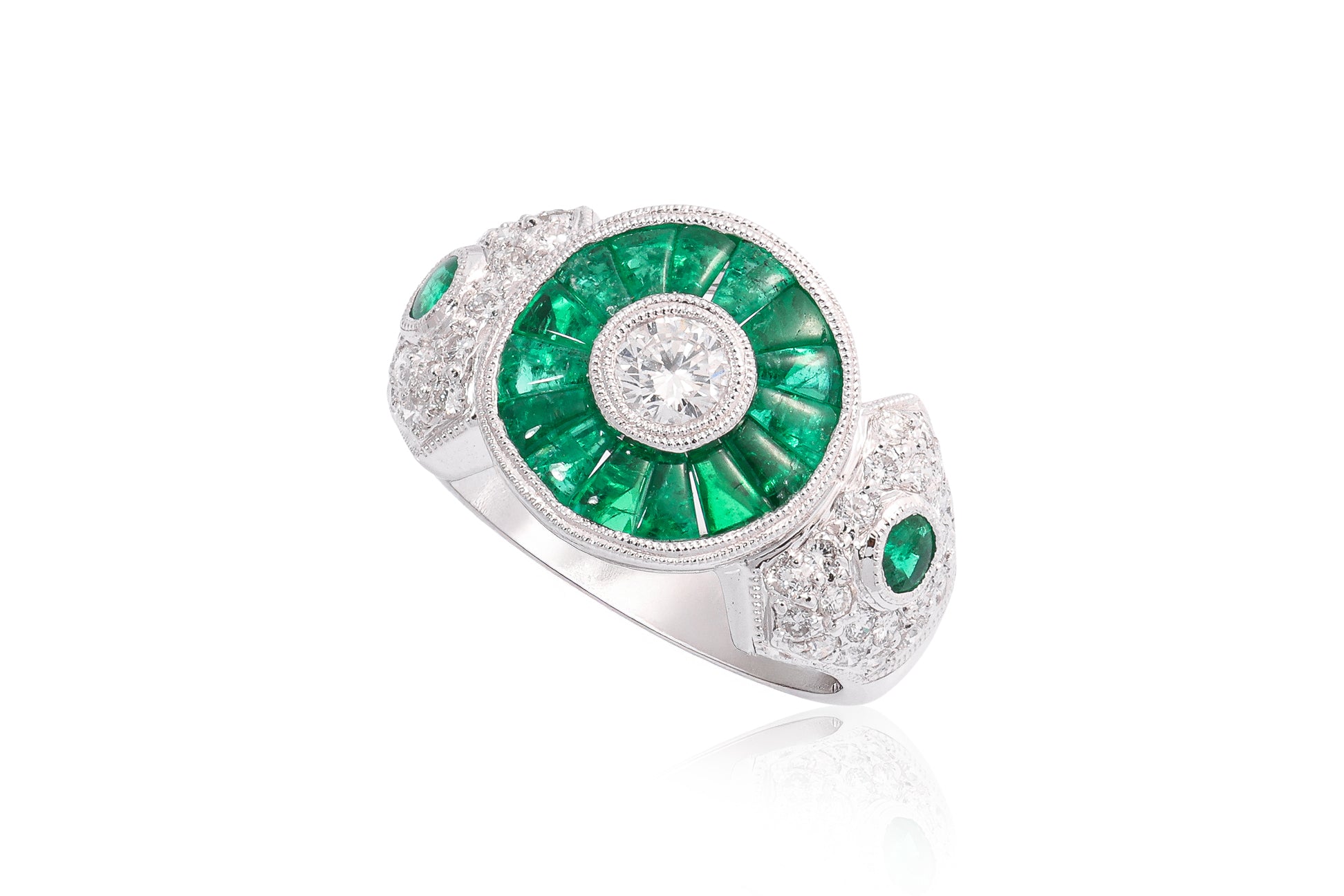 A DIAMOND AND EMERALD RING