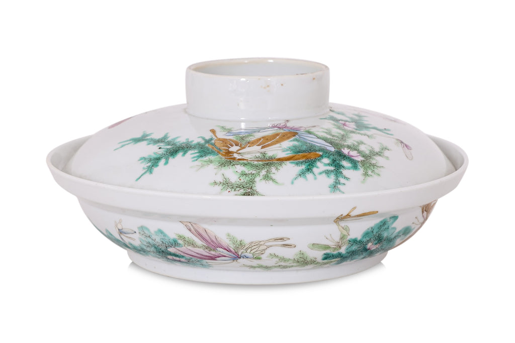 A FAMILLE ROSE PORCELAIN 'BUTTERFLIES' BOWL AND COVER