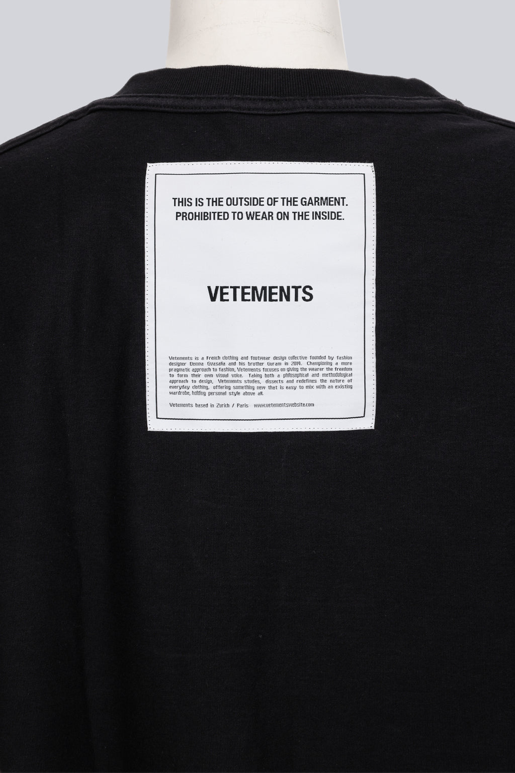 VETEMENTS - A WINTER 2019 BLACK 'INSIDE OUT' T-SHIRT