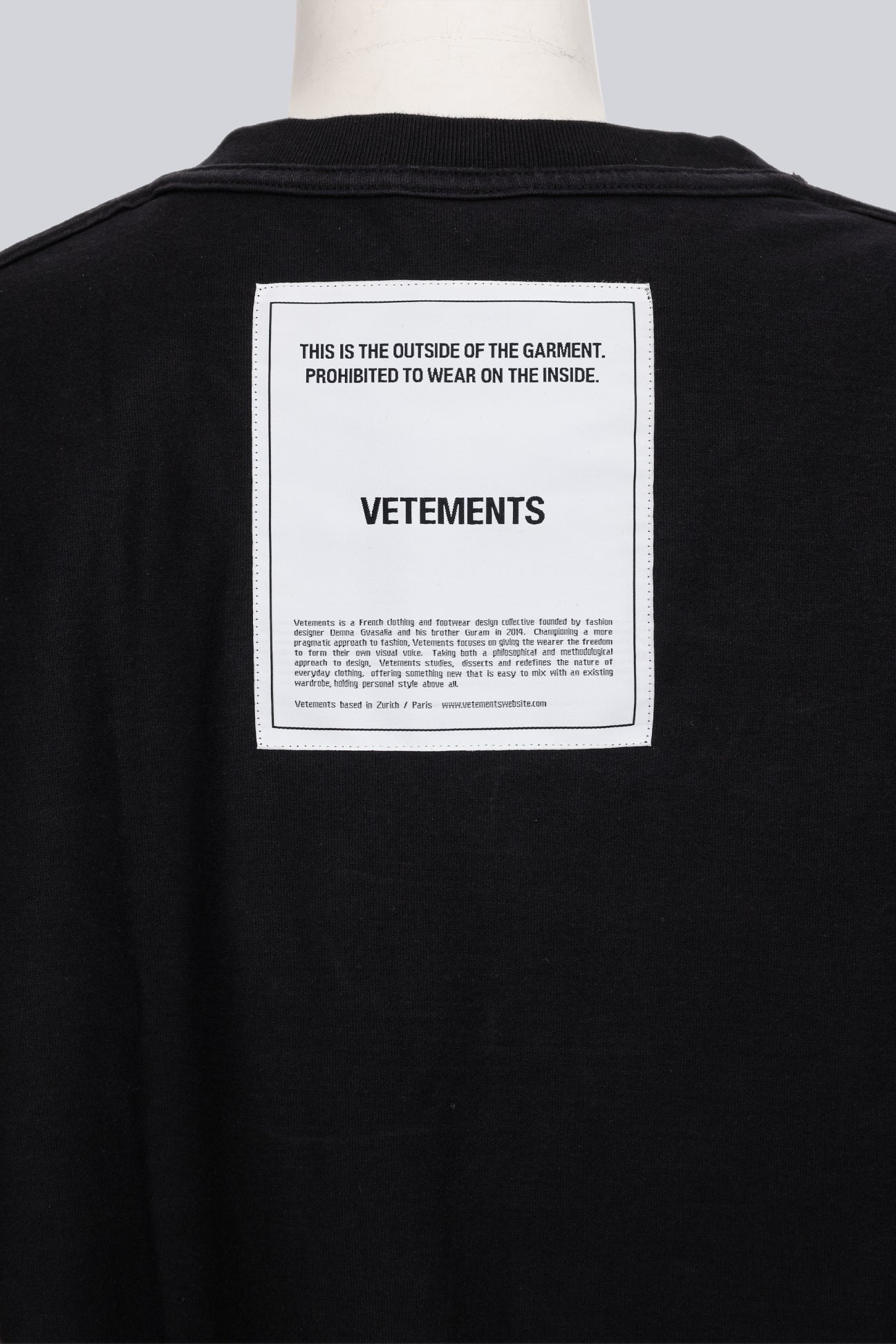 VETEMENTS - A WINTER 2019 BLACK 'INSIDE OUT' T-SHIRT