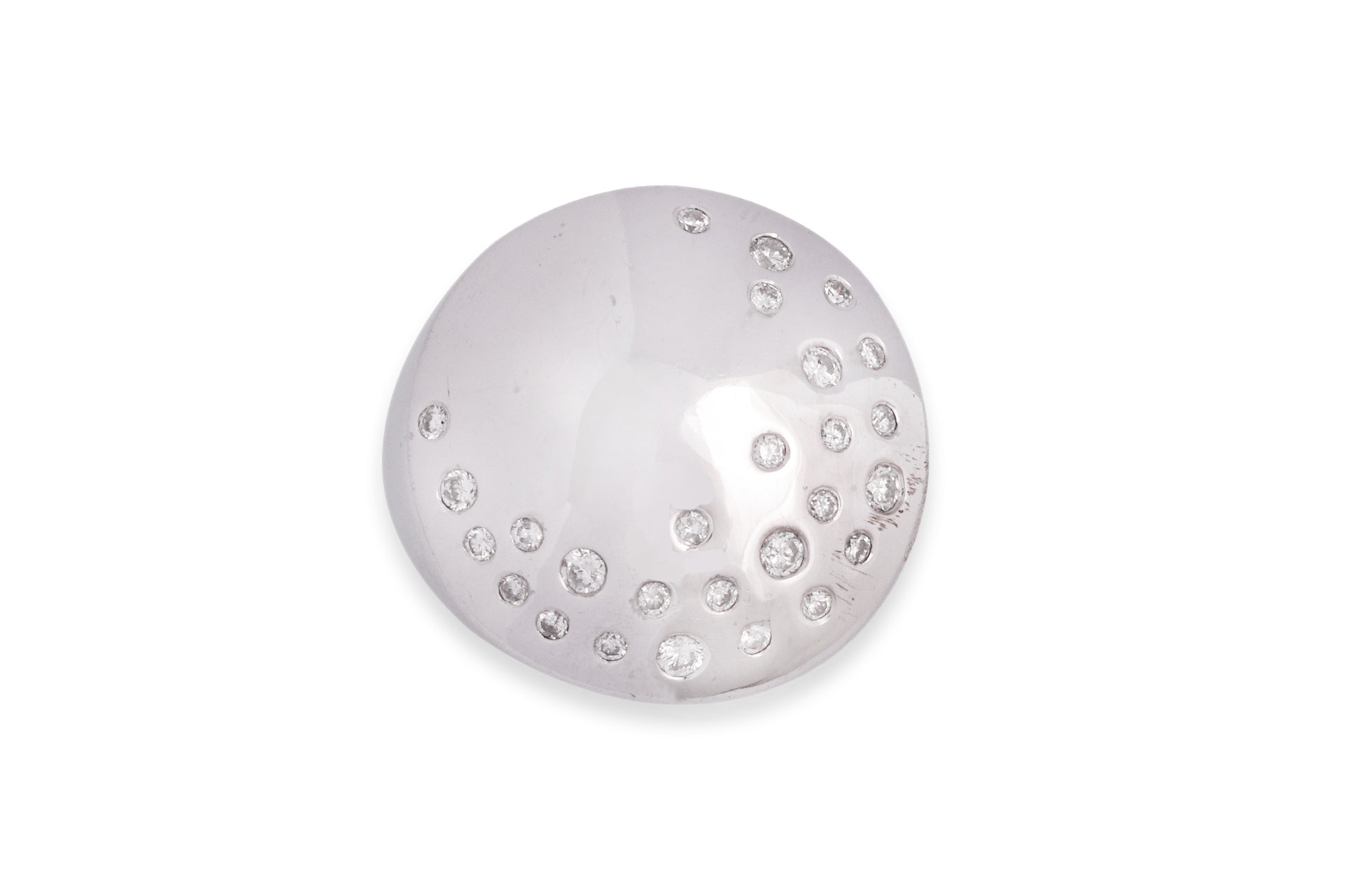 A DIAMOND 'CRESCENT' RING