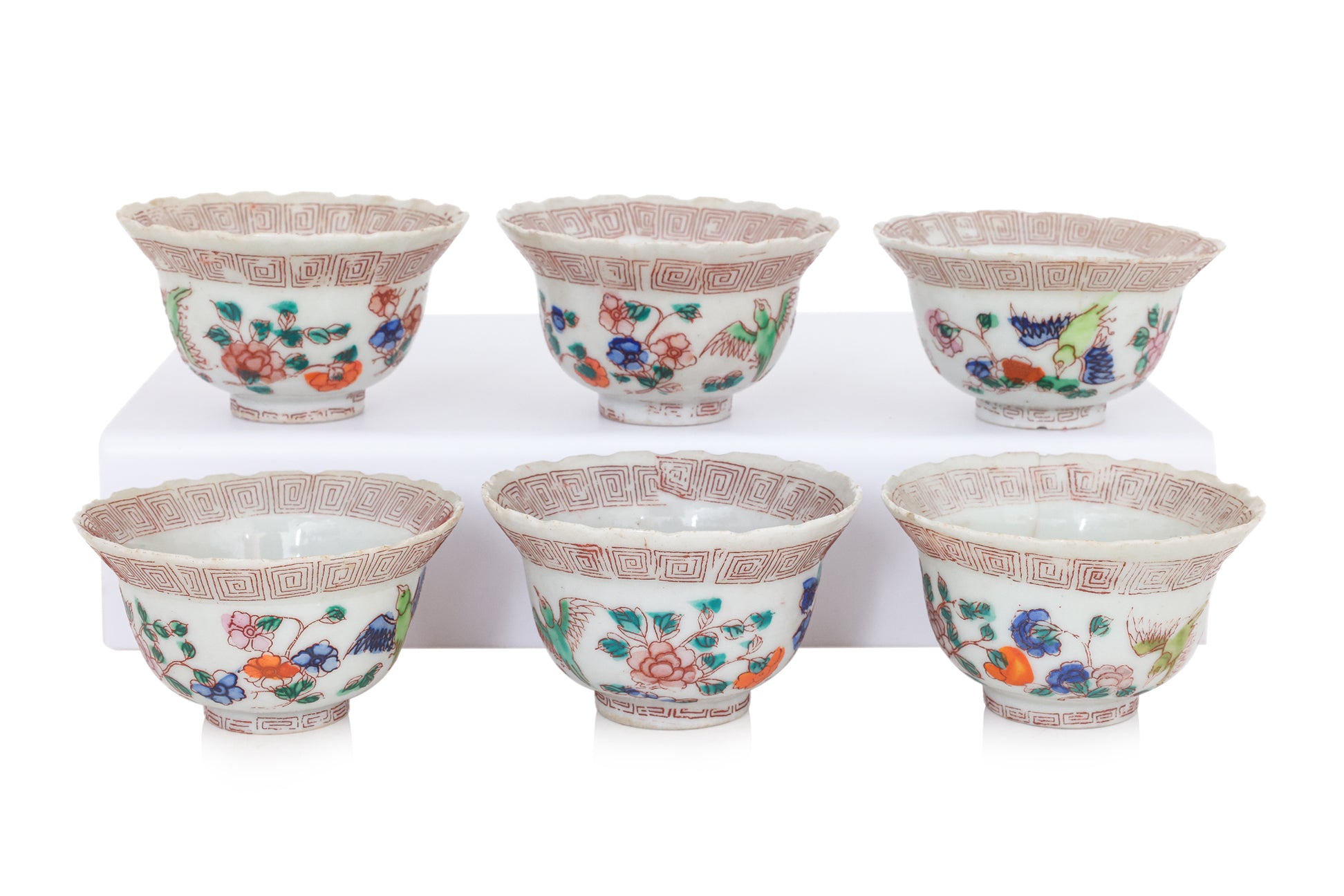 A SET OF 11 PORCELAIN TEA BOWLS