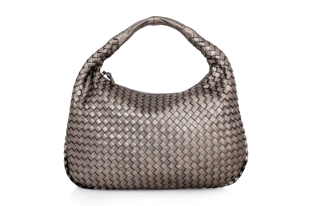 BOTTEGA VENETA – A TWO-TONE METALLIC INTRECCIATO LEATHER HOBO BAG