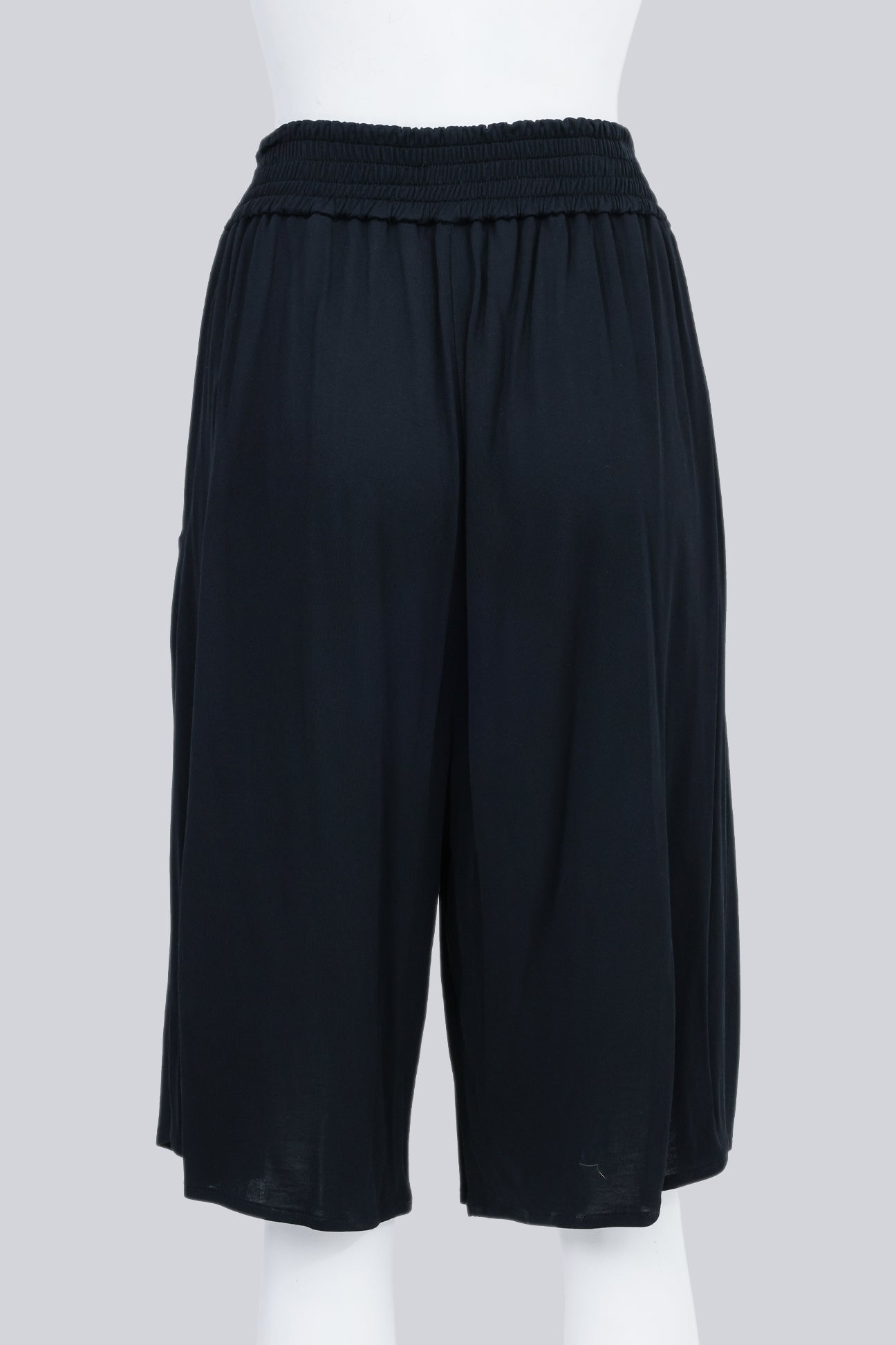 MAISON MARTIN MARGIELA - A PAIR OF PLEATED DRAWSTRING LOOSE SHORTS