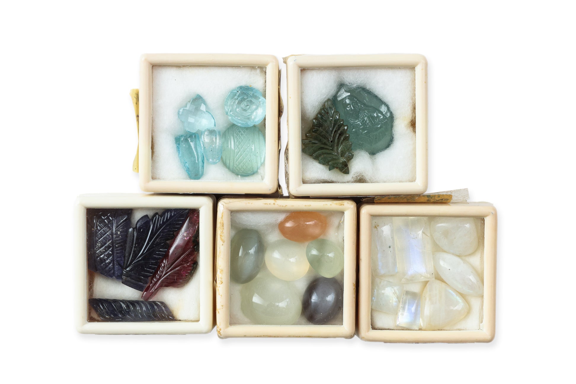 A GROUP OF UNMOUNTED GEMSTONES (48)