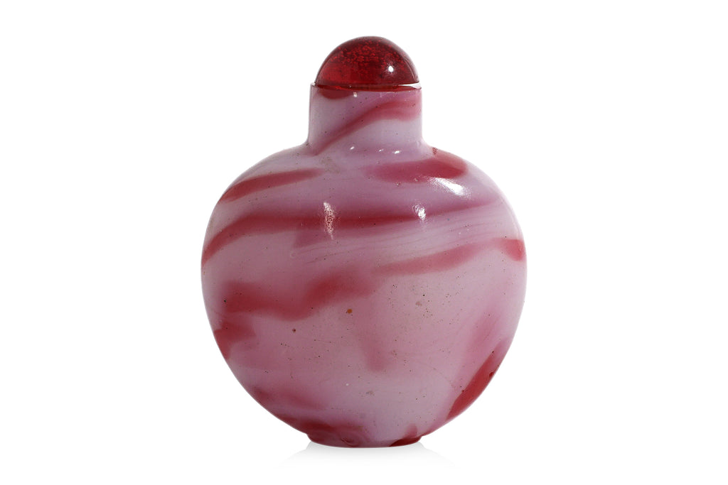 A GROUP OF THREE GLASS SNUFF BOTTLES (1)