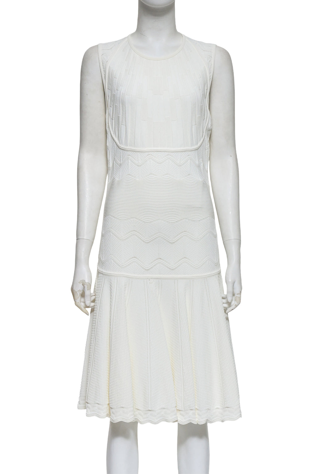 ALEXANDER MCQUEEN - A WHITE SLEEVELESS KNIT DRESS