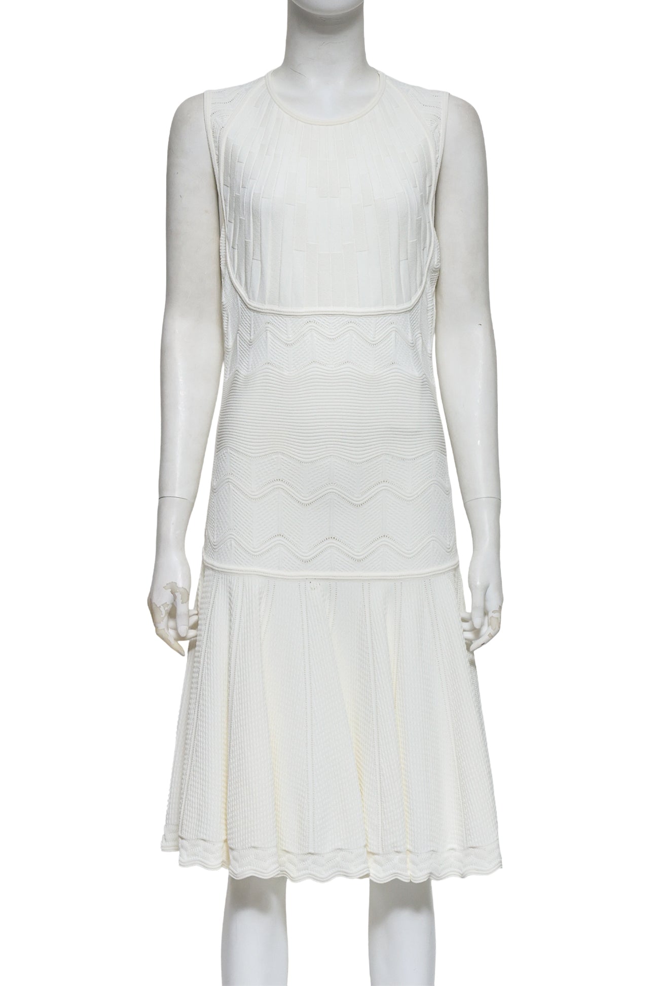 ALEXANDER MCQUEEN - A WHITE SLEEVELESS KNIT DRESS
