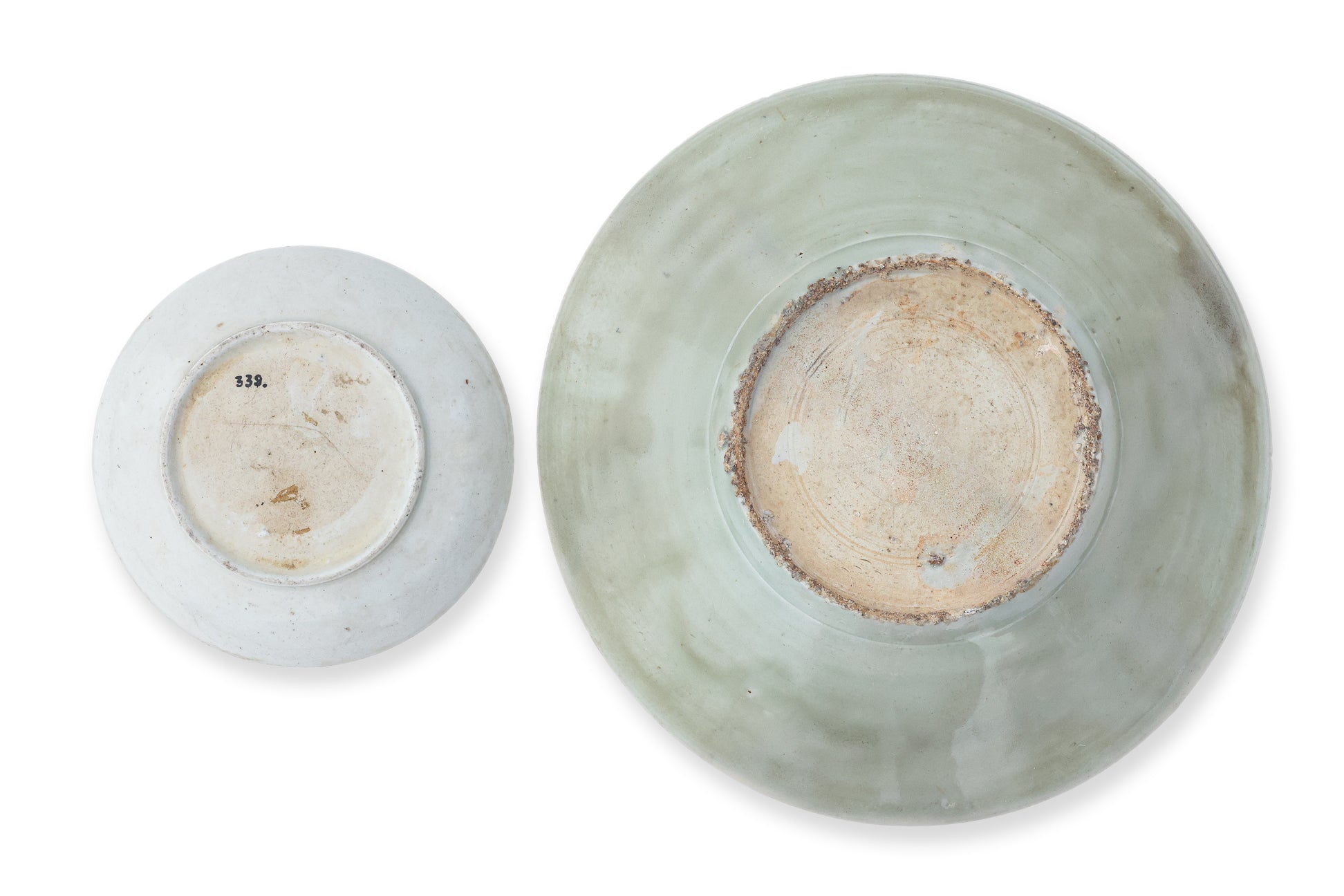 A GREEN GLAZED SWATOW DISH AND A POLYCHROME DISH TYPE DISHES