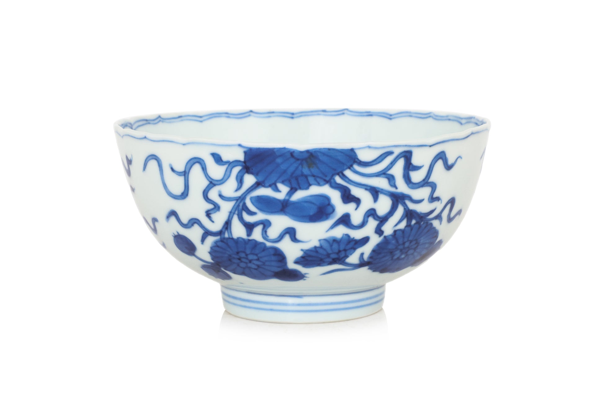 A CHINESE BLUE AND WHITE CHRYSANTHEMUM PORCELAIN BOWL
