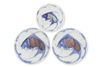 A GROUP OF FIVE BLUE AND WHITE PORCELAIN DISHES