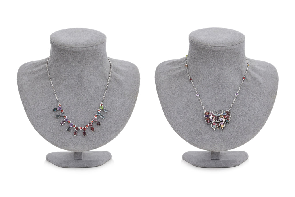 A GROUP OF SEMI-PRECIOUS STONE SET JEWELLERY