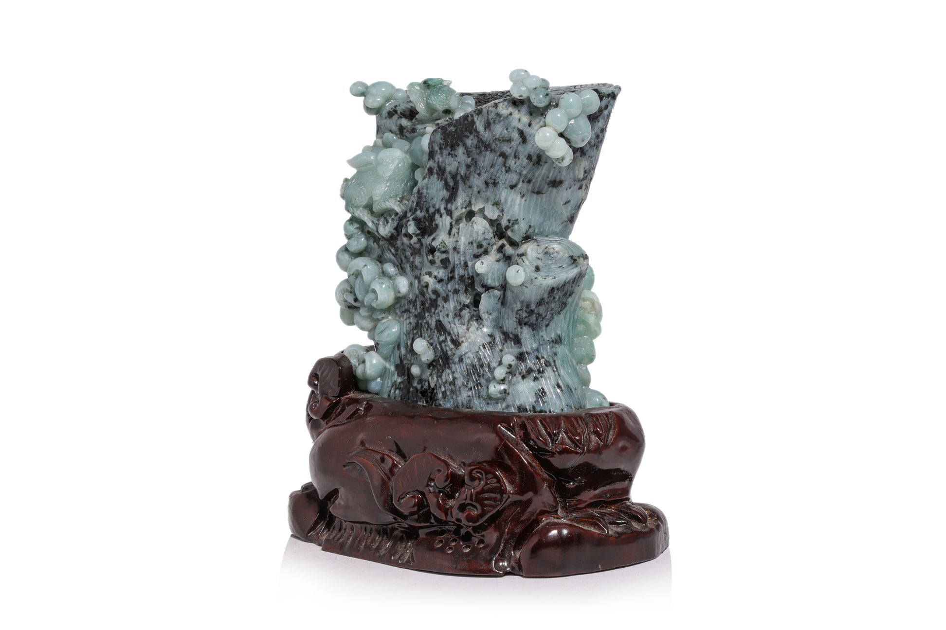 A CARVED GREEN JADE SCULPTURE