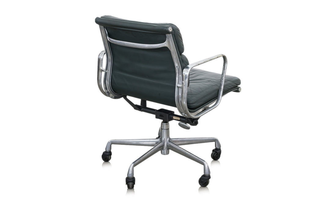 A HERMAN MILLER EAMES SOFT PAD LOW BACK OFFICE CHAIR