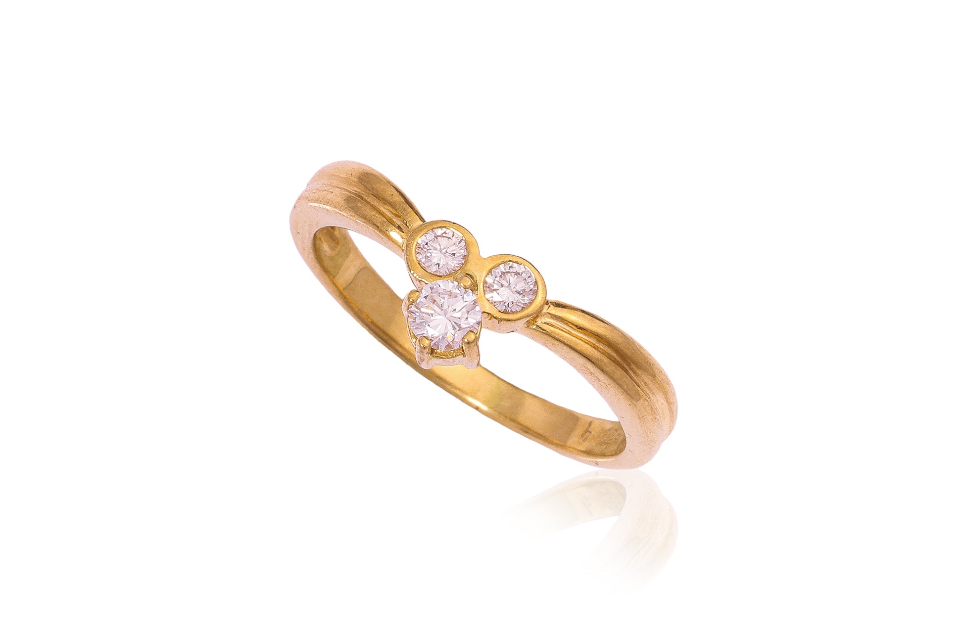 A HIGH KARAT GOLD DIAMOND RING