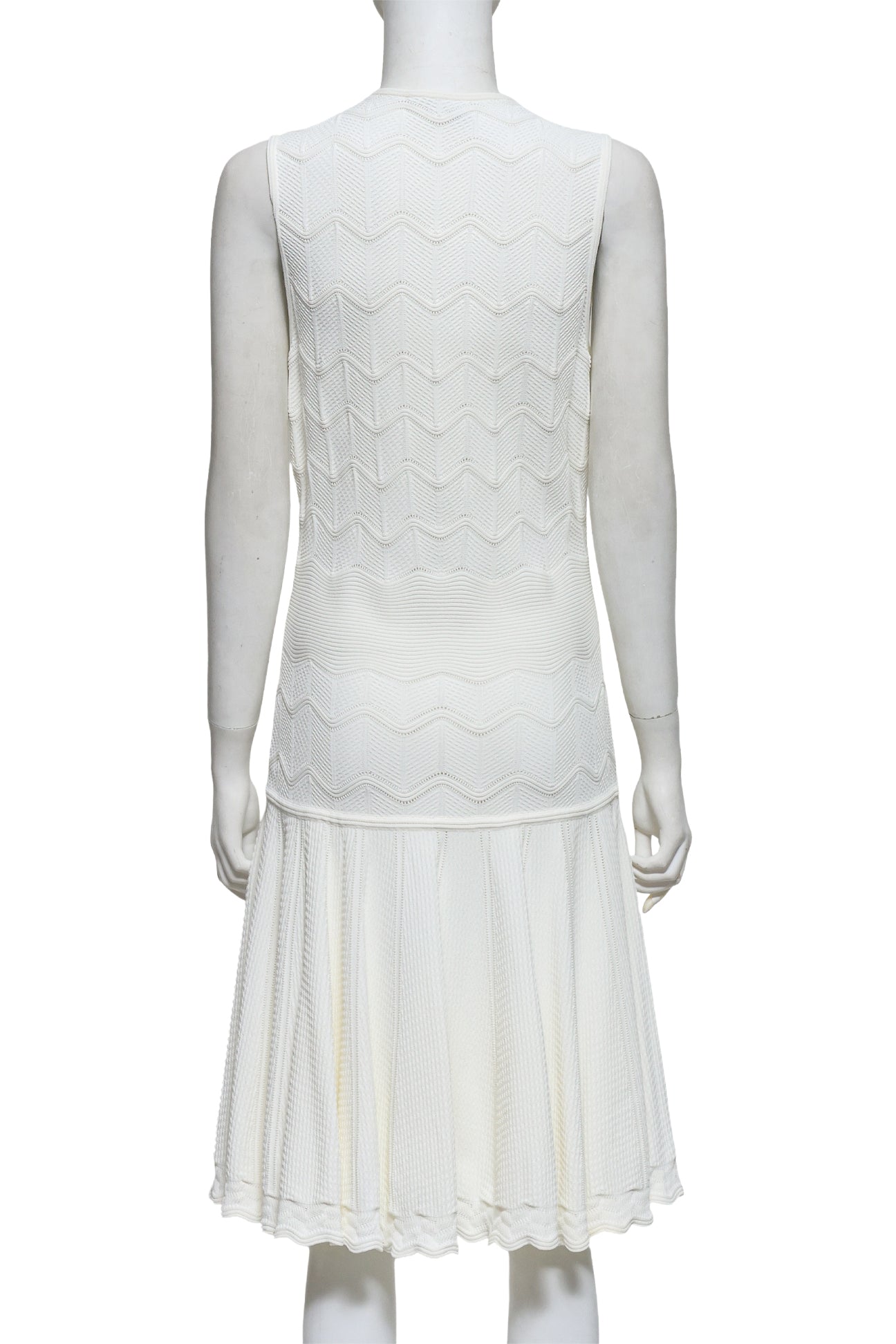ALEXANDER MCQUEEN - A WHITE SLEEVELESS KNIT DRESS