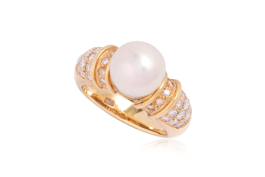 A CULTURED PEARL AND DIAMOND RING