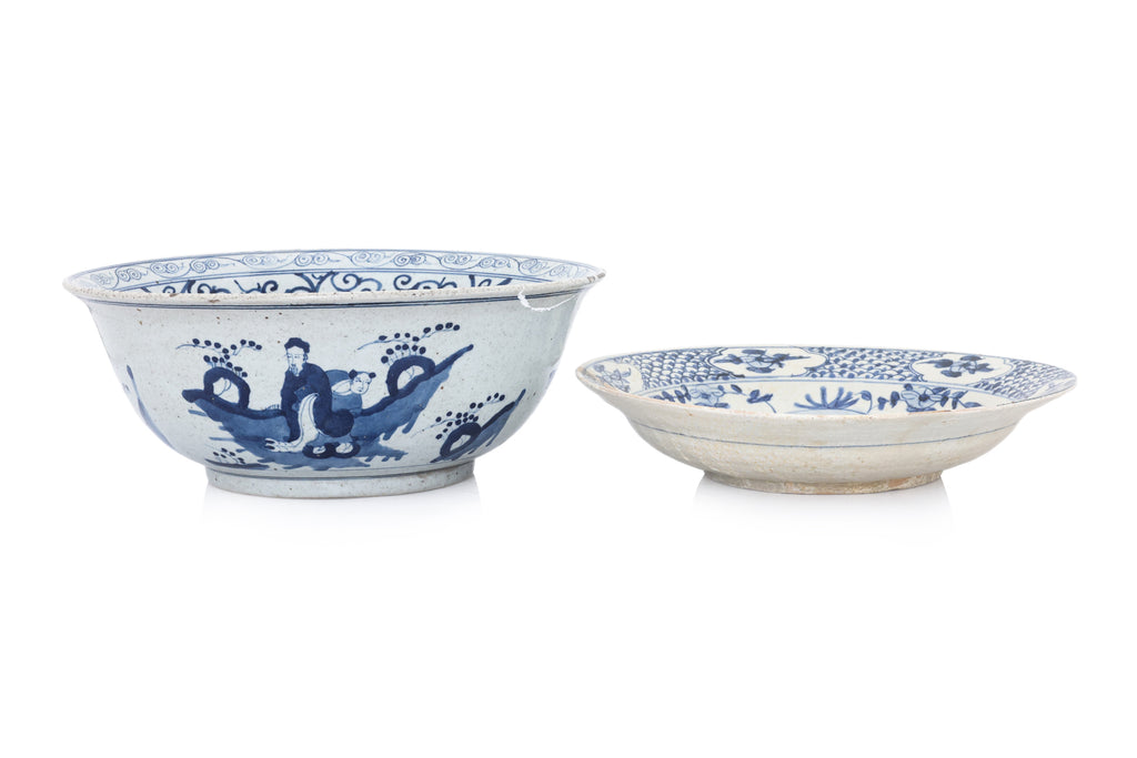 A LARGE BLUE AND WHITE PORCELAIN BOWL AND A SWATOW DISH
