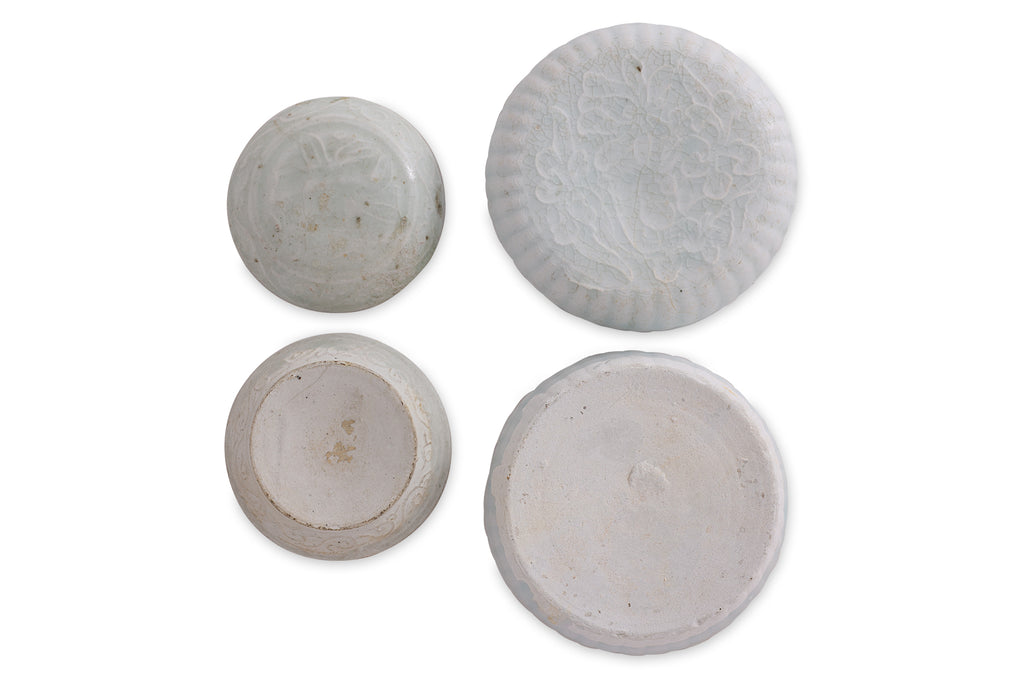 A GROUP OF THREE CIRCULAR BOXES WITH COVERS